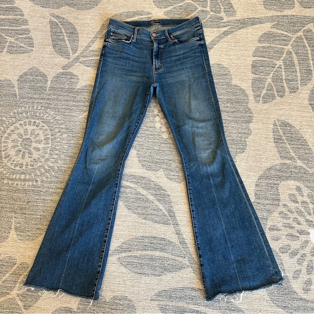 Mother The Weekender Fray Jeans in Walking On Coals Wash Size 30